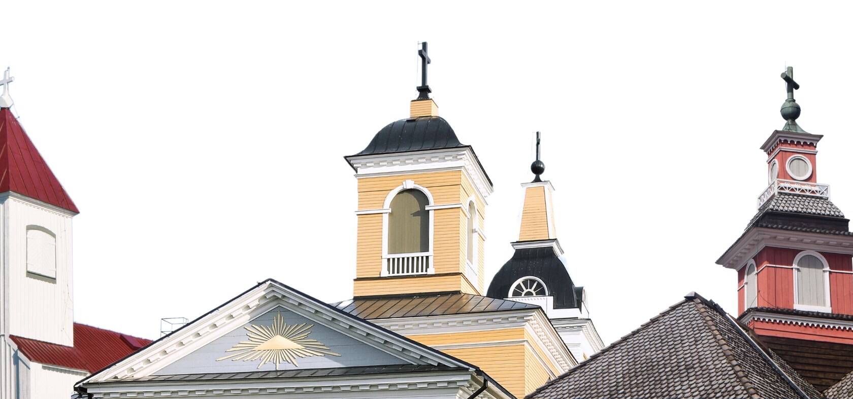 En hopklippt bild som visar kyrktornen på Bergö kyrka, Malax kyrka och Petalax kyrka.
