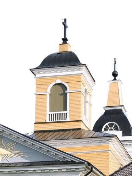 En hopklippt bild som visar kyrktornen på Bergö kyrka, Malax kyrka och Petalax kyrka.