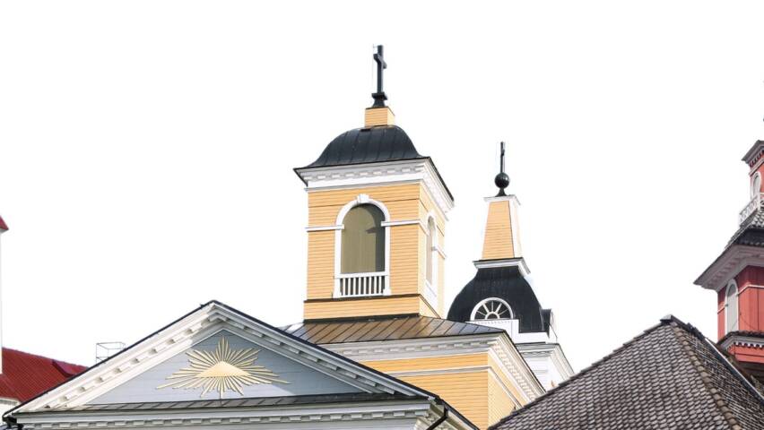 En hopklippt bild som visar kyrktornen på Bergö kyrka, Malax kyrka och Petalax kyrka.